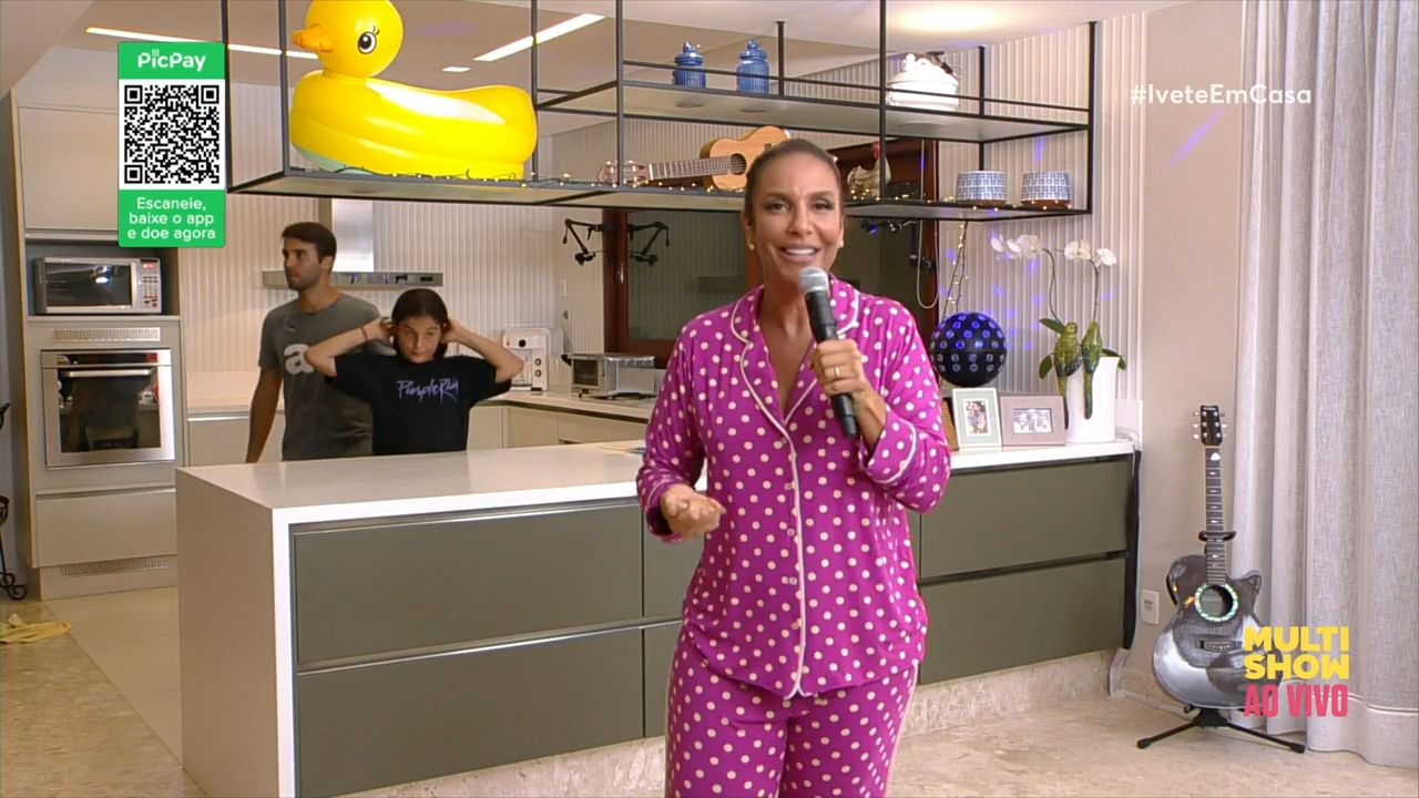 Com live multiplataforma e 2h30 cantando, Ivete Sangalo chega a milhões de pessoas