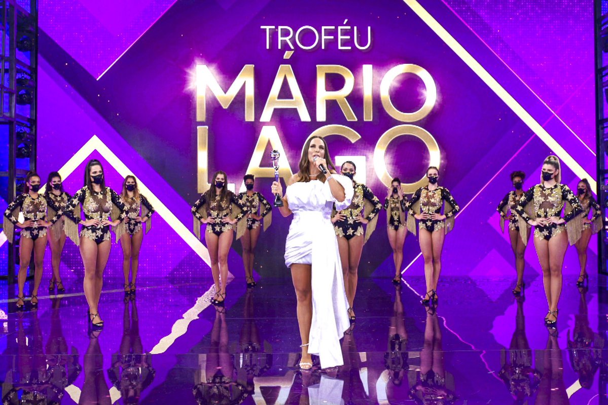 Ivete Sangalo recebe o ‘Troféu Mário Lago’ no último ‘Domingão do Faustão’ de 2020