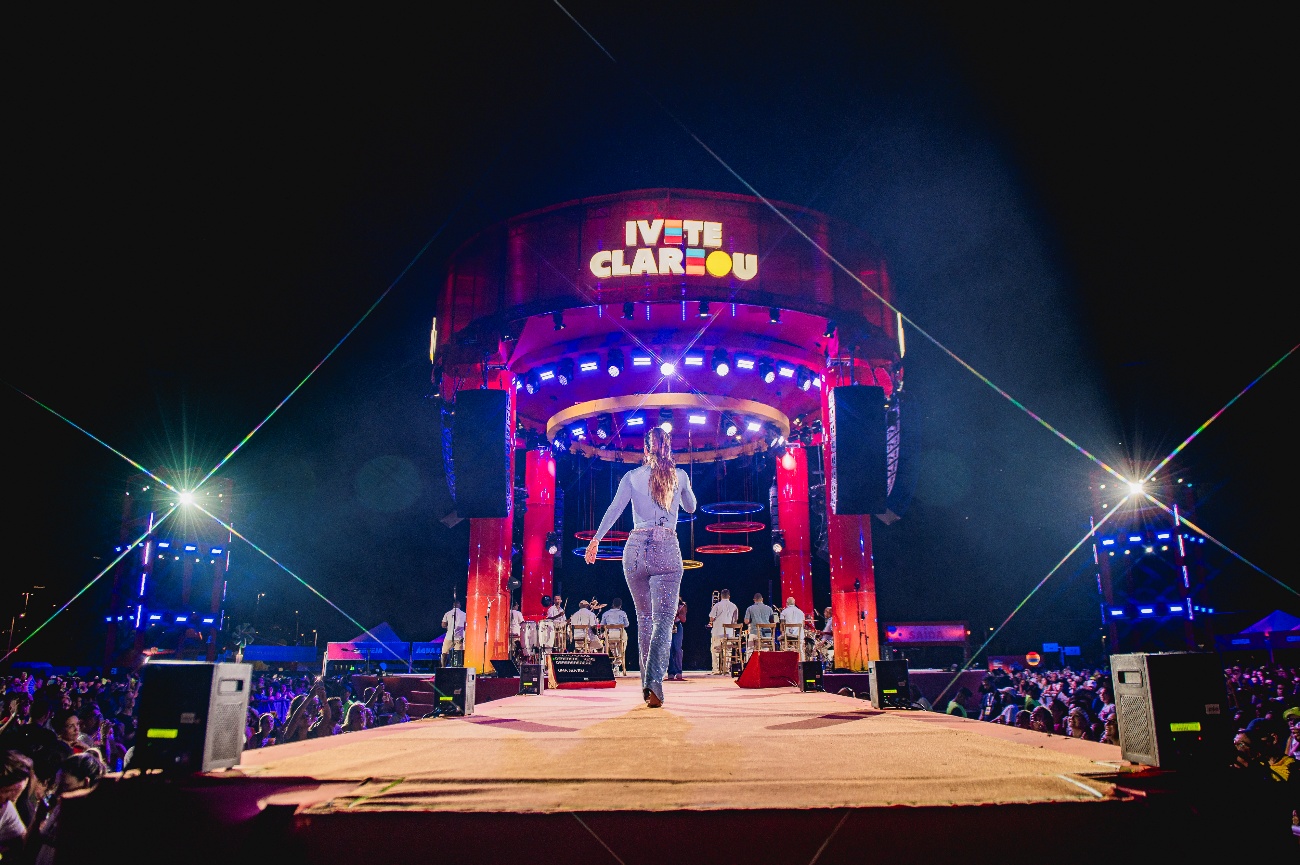 Ivete Sangalo encerra turnê “Ivete Clareou” com show eletrizante em Porto Alegre